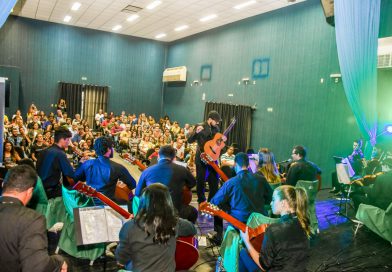 Orquestra Dedilharcos emociona público no Centro Cultural Nice Avanza Orquestra Dedilharcos emociona público no Centro Cultural Nice Avanza