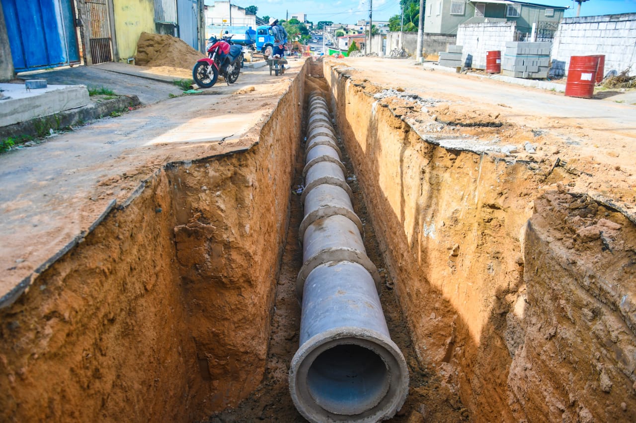 Valão ruas e avenidas dos bairros Aviso e Araçá recebem obras de drenagem pluvial Prefeitura