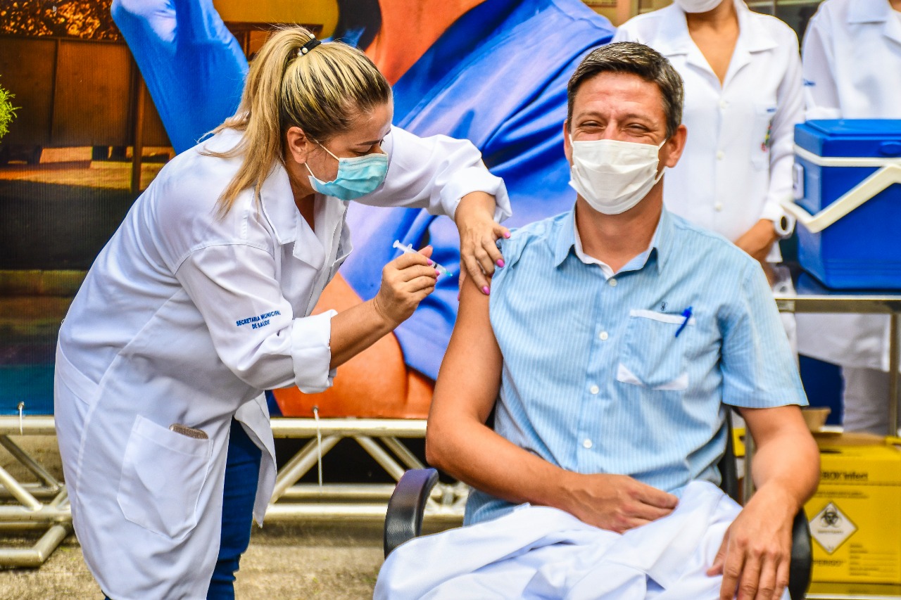 Medidas de prevenção devem continuar durante e após vacinação orienta infectologista do HGL