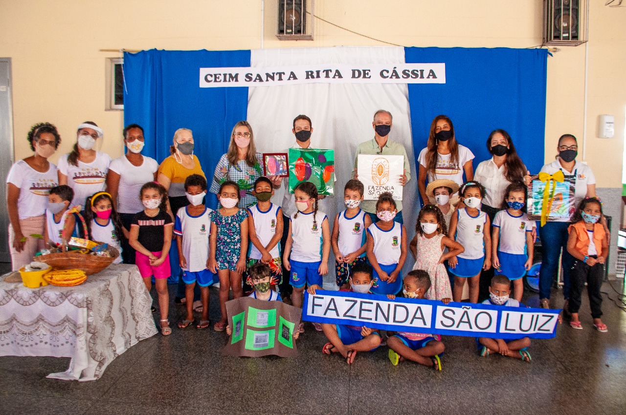 Estudantes da Rede Municipal de 4 e 5 anos exploram o centro de