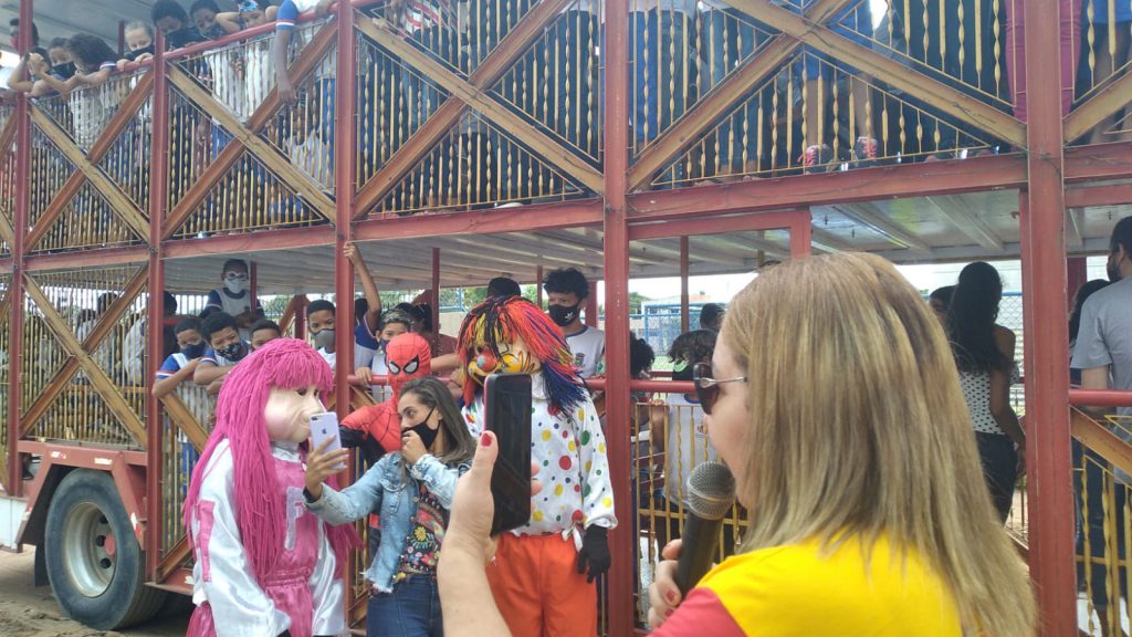 Alunos das escolas da Prefeitura de Linhares caem na folia de Carnaval 5