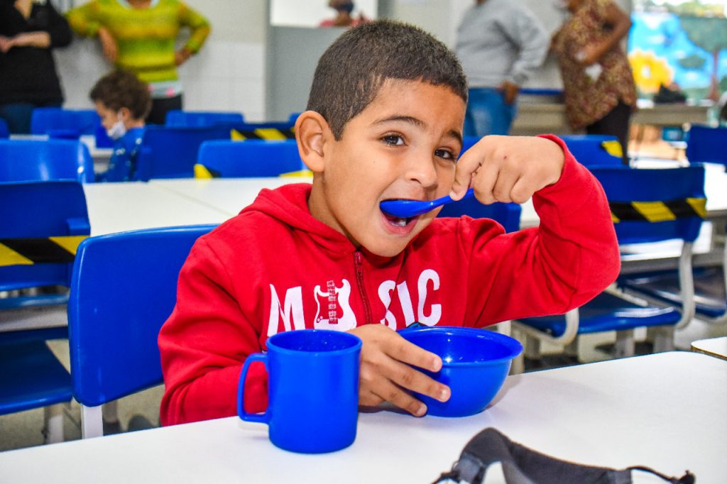 Atendimento a estudantes com restrições alimentares