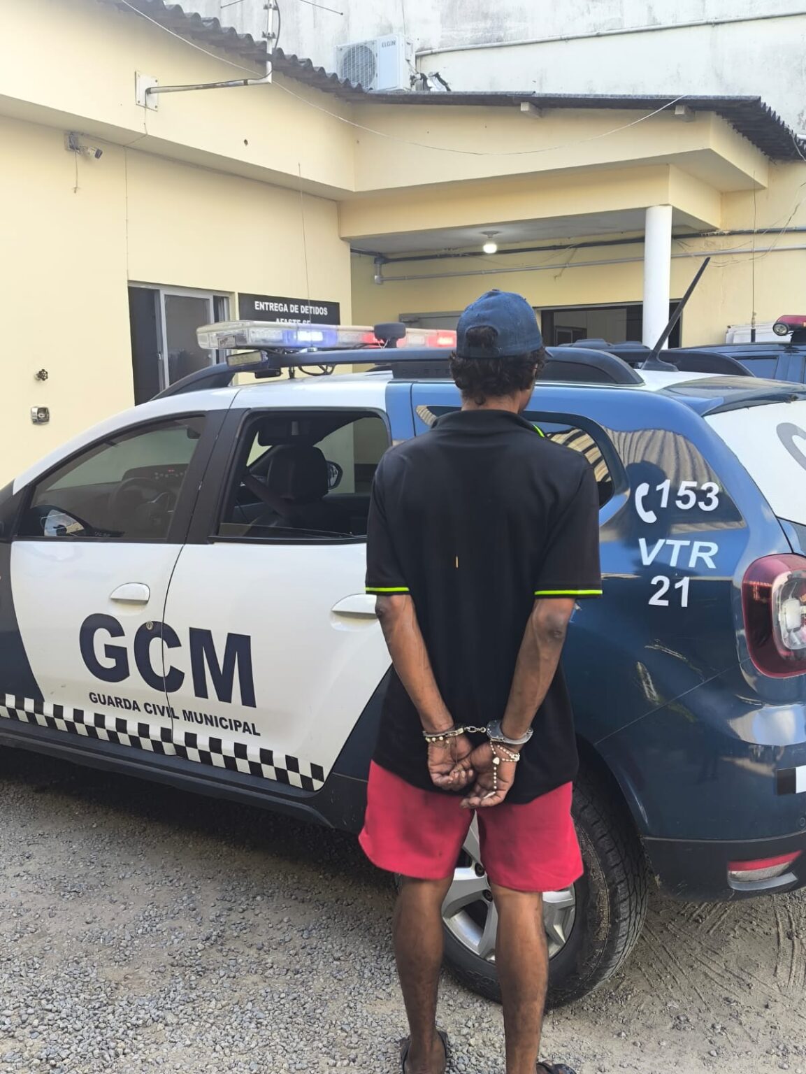 Homem com mandado de prisão em aberto é capturado pela Guarda Civil no Centro de Linhares