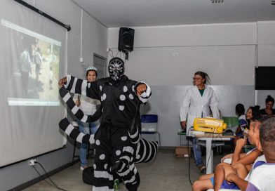 Vigilância ambiental realiza palestras sobre dengue em escolas do bairro Santa Cruz Vigilância ambiental realiza palestras sobre dengue em escolas do bairro Santa Cruz